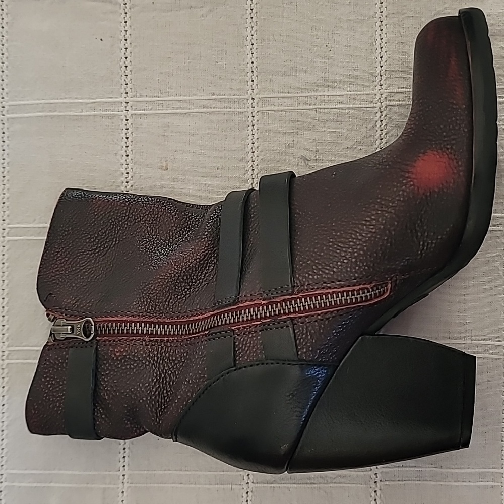 Kork-Ease Strappy zippered leather boots. - Picture 4 of 11